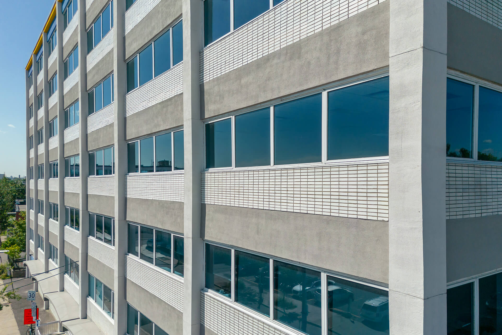 Vue de près du béton de la façade