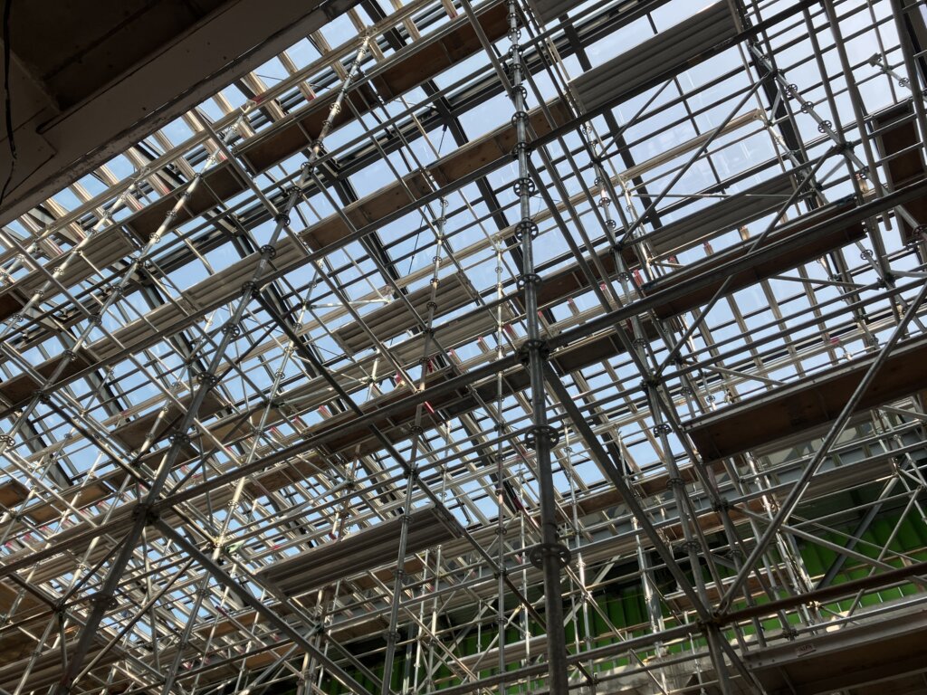 Échafaudage à l'intérieur