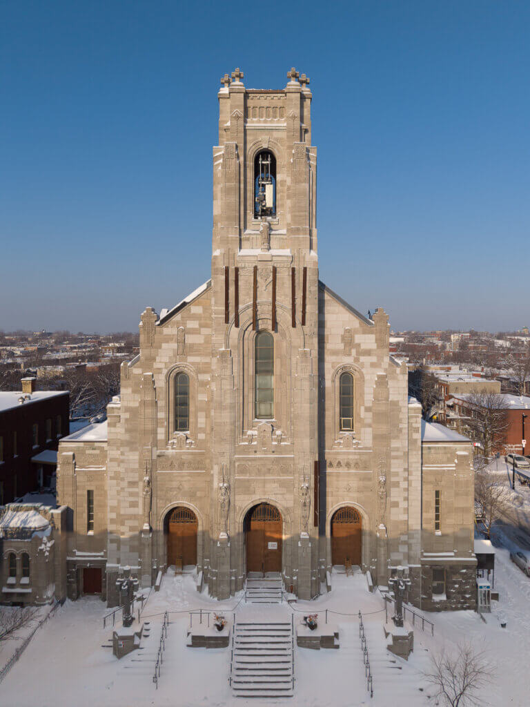 Vue de face de l'église